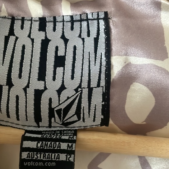 Cream color ski jacket - Picture 6 of 8